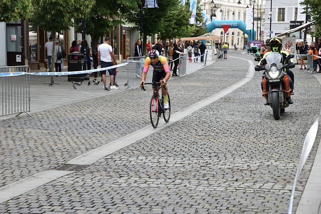 握在雷霆手 握在雷霆手